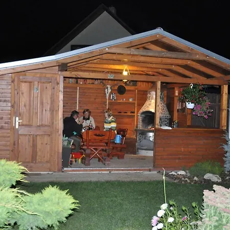 Mirka בית הארחה 3*